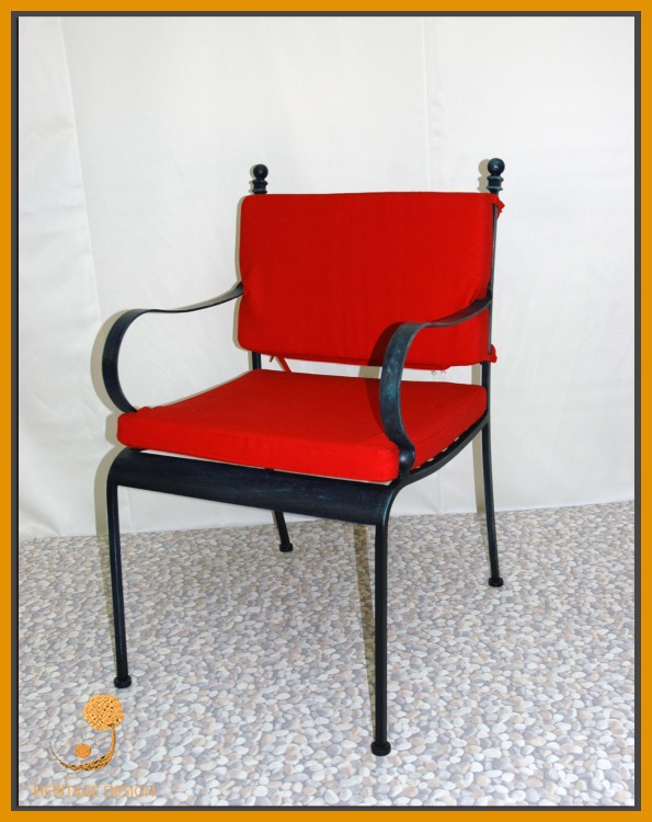 Kırmızı Minderli Demir Sandalye